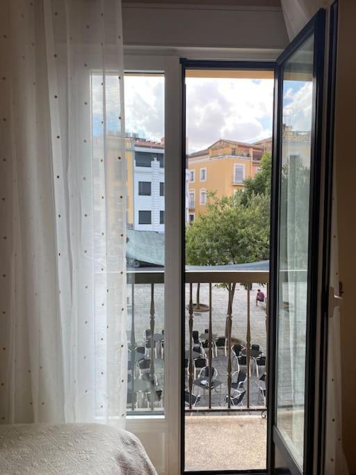 Lovely 2 Bedrooms Apartment Main Square Plasencia Ngoại thất bức ảnh